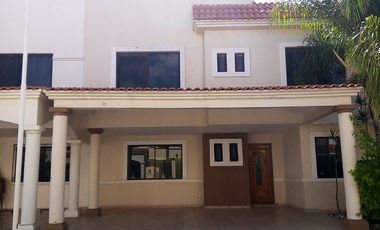 Casa en quinta villas privada arboledas