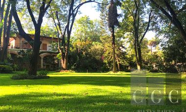 HERMOSA CASA EN CUERNAVACA, CON JARDIN ESPECTACULAR