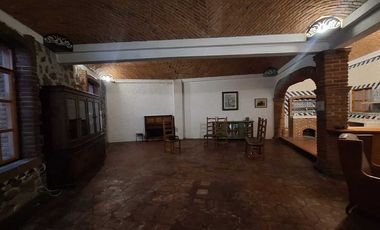 HERMOSA CASA EN CUERNAVACA, CON JARDIN ESPECTACULAR
