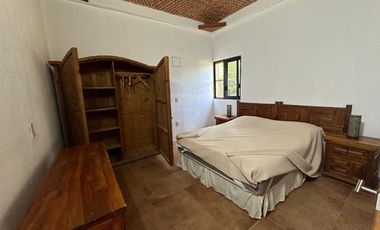 HERMOSA CASA EN CUERNAVACA, CON JARDIN ESPECTACULAR