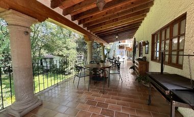 HERMOSA CASA EN CUERNAVACA, CON JARDIN ESPECTACULAR
