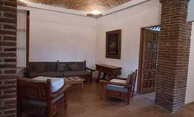 HERMOSA CASA EN CUERNAVACA, CON JARDIN ESPECTACULAR