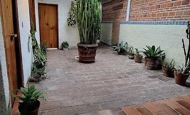 HERMOSA CASA EN CUERNAVACA, CON JARDIN ESPECTACULAR