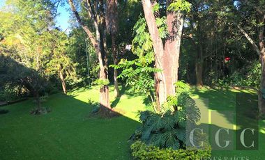 HERMOSA CASA EN CUERNAVACA, CON JARDIN ESPECTACULAR