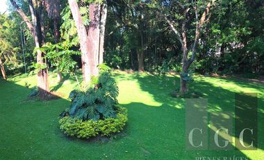 HERMOSA CASA EN CUERNAVACA, CON JARDIN ESPECTACULAR