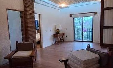 HERMOSA CASA EN CUERNAVACA, CON JARDIN ESPECTACULAR