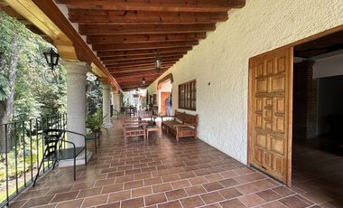 HERMOSA CASA EN CUERNAVACA, CON JARDIN ESPECTACULAR