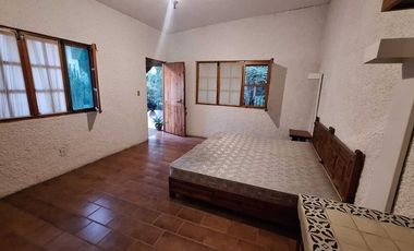 HERMOSA CASA EN CUERNAVACA, CON JARDIN ESPECTACULAR