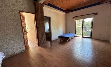 HERMOSA CASA EN CUERNAVACA, CON JARDIN ESPECTACULAR
