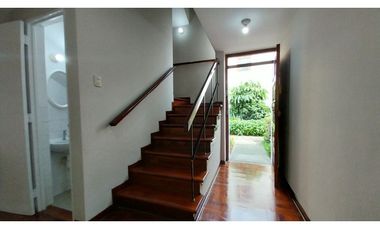 ACOGEDORA CASA DE 2 PISOS 3 DORMITORIOS; EN BARRANCO.