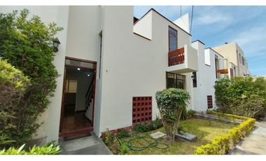 ACOGEDORA CASA DE 2 PISOS 3 DORMITORIOS; EN BARRANCO.