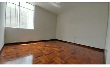 ACOGEDORA CASA DE 2 PISOS 3 DORMITORIOS; EN BARRANCO.