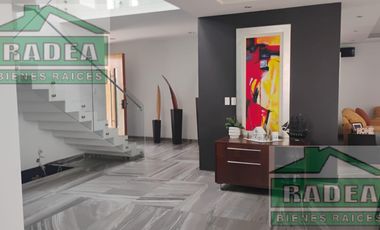 Hermosa Casa con una Vista Espectacular