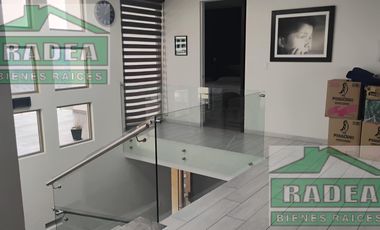 Hermosa Casa con una Vista Espectacular