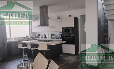 Hermosa Casa con una Vista Espectacular