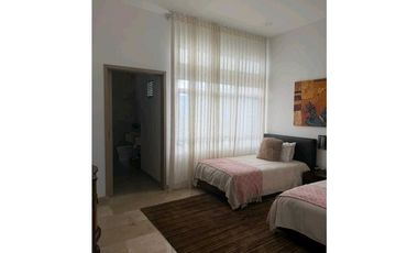 CASA DE LUJO EN VENTA – MONTERA

✨ En exclusivo conjunto cerrado