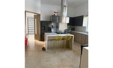 CASA DE LUJO EN VENTA – MONTERA

✨ En exclusivo conjunto cerrado