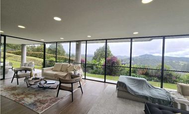 Casa para rentar en El Alto de Las Palmas. Variante aeropuerto.