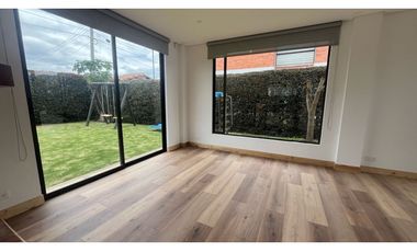 Rento linda casa campestre con 4 alcobas, amplia zona verde.