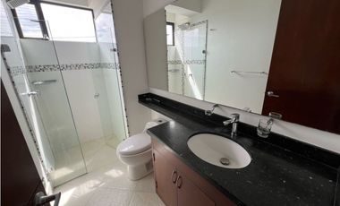 Rento linda casa campestre con 4 alcobas, amplia zona verde.