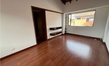 Rento linda casa campestre con 4 alcobas, amplia zona verde.
