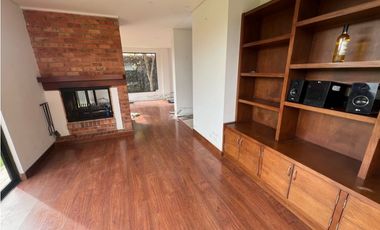 Rento linda casa campestre con 4 alcobas, amplia zona verde.