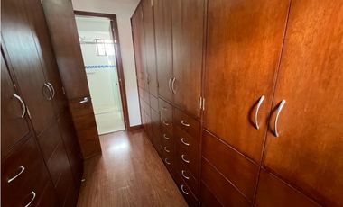 Rento linda casa campestre con 4 alcobas, amplia zona verde.