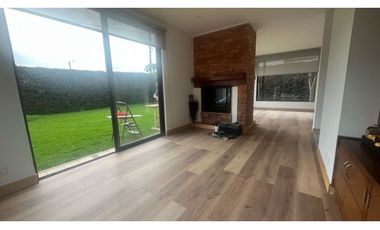 Rento linda casa campestre con 4 alcobas, amplia zona verde.