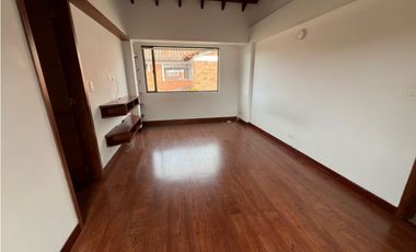 Rento linda casa campestre con 4 alcobas, amplia zona verde.