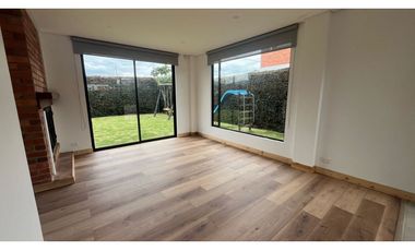 Rento linda casa campestre con 4 alcobas, amplia zona verde.