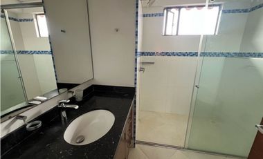 Rento linda casa campestre con 4 alcobas, amplia zona verde.