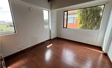 Rento linda casa campestre con 4 alcobas, amplia zona verde.
