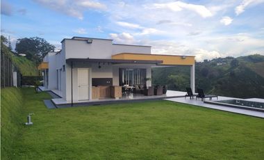 Vendo Linda Casa Campestre, Pereira, Vía Armenia 