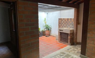 Venta locales comerciales y bodega en Cristo Rey Guayabal. 