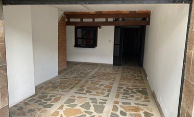 Venta locales comerciales y bodega en Cristo Rey Guayabal. 