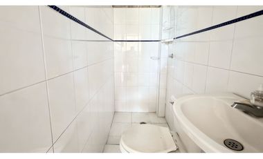 Casa esquinera de tres pisos en venta | Las Flores - Palmira