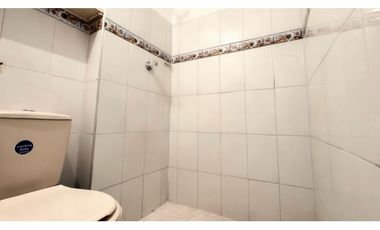 Casa esquinera de tres pisos en venta | Las Flores - Palmira