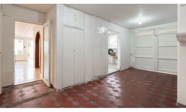 Casa esquinera de tres pisos en venta | Las Flores - Palmira