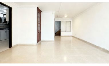 Casa esquinera de tres pisos en venta | Las Flores - Palmira