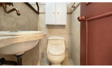 Casa esquinera de tres pisos en venta | Las Flores - Palmira