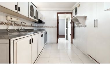 Casa esquinera de tres pisos en venta | Las Flores - Palmira