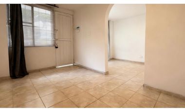 Casa esquinera de tres pisos en venta | Las Flores - Palmira