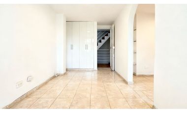 Casa esquinera de tres pisos en venta | Las Flores - Palmira