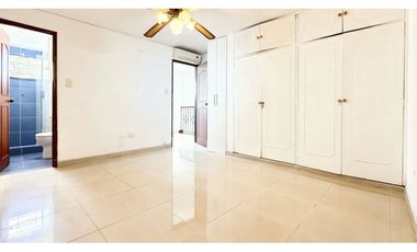 Casa esquinera de tres pisos en venta | Las Flores - Palmira