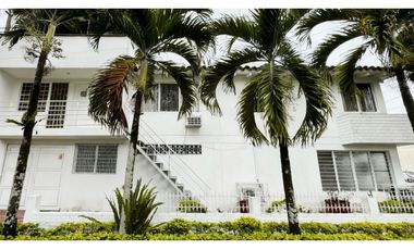 Casa esquinera de tres pisos en venta | Las Flores - Palmira