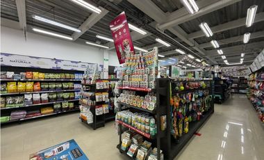 SE ARRIENDA LOCAL EN CEDRITOS 1.165m2