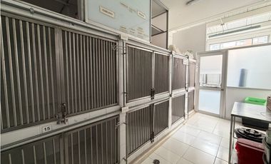 SE ARRIENDA LOCAL EN CEDRITOS 1.165m2