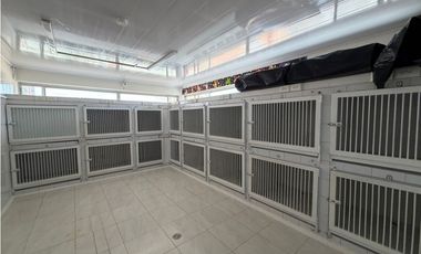 SE ARRIENDA LOCAL EN CEDRITOS 1.165m2