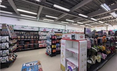 SE ARRIENDA LOCAL EN CEDRITOS 1.165m2