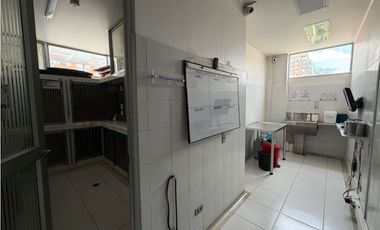 SE ARRIENDA LOCAL EN CEDRITOS 1.165m2